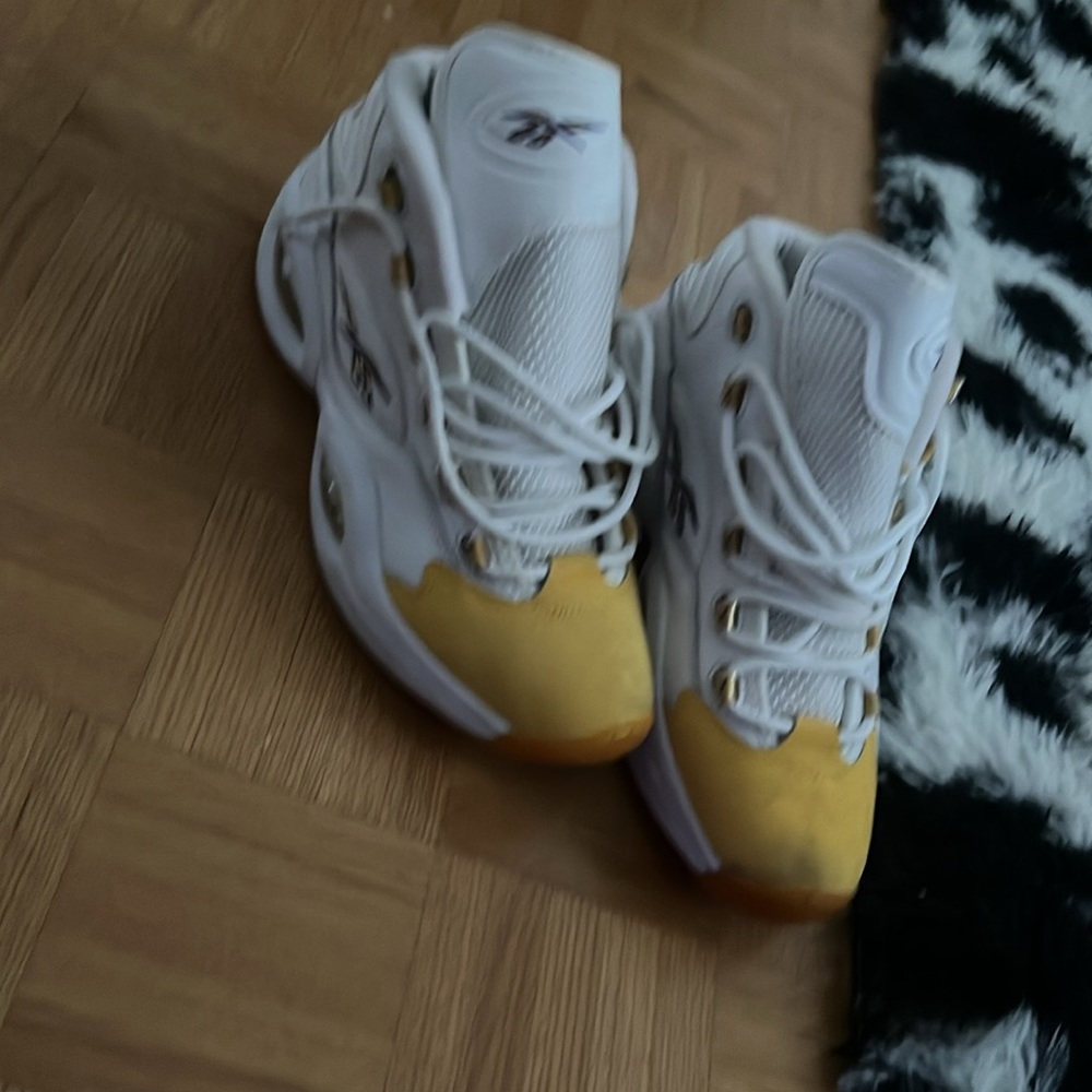 Question Mid Basketball Shoes (Reebok) - Picture 2 of 4